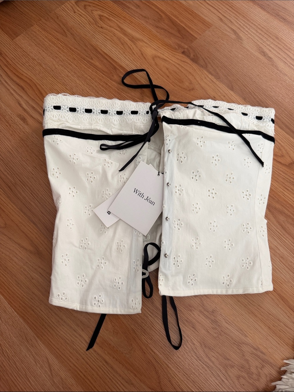 With Jean White Eyelet High-Waist Shorts with Black Ribbon